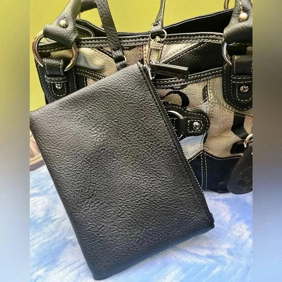 Sophia Caperelli Brown Patchwork Leather Bag with A Steve Madden Wristlet - Picture 9 of 15